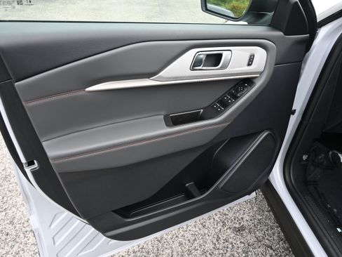 New 2026 Ford Explorer Active RWD image 14