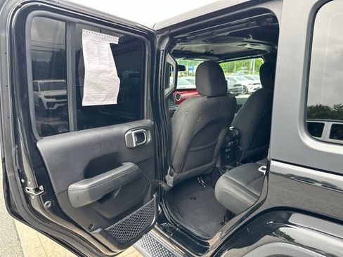 Certified 2019 Jeep Wrangler Unlimited Sahara w/ Cold Weather Group AWD/4WD image 17
