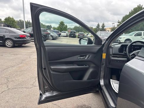 Used 2023 Nissan Ariya FWD image 19