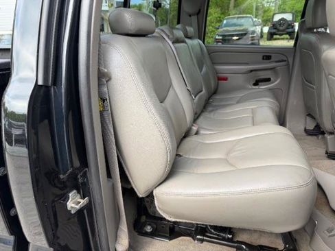 Used 2005 Chevrolet Silverado 3500 LT w/ Heavy-Duty Power Package image 33