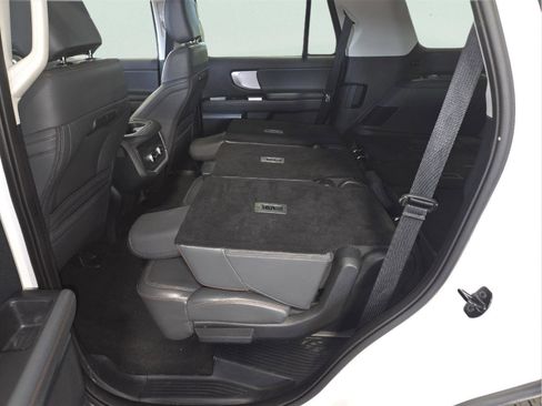 Used 2025 Ford Expedition Active image 42