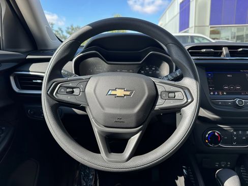 Used 2023 Chevrolet TrailBlazer LS image 16