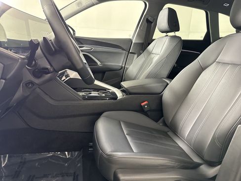 Used 2025 Audi Q5 Premium Plus w/ Premium Plus image 2