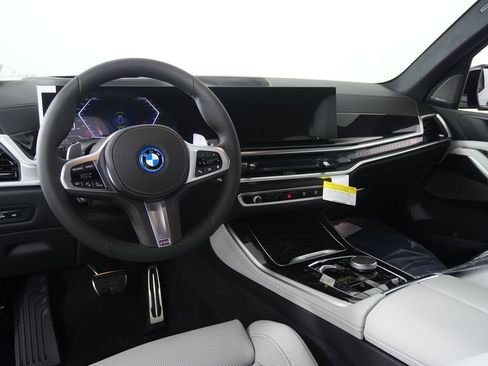 Used 2026 BMW X5 xDrive50e w/ M Sport Package image 18