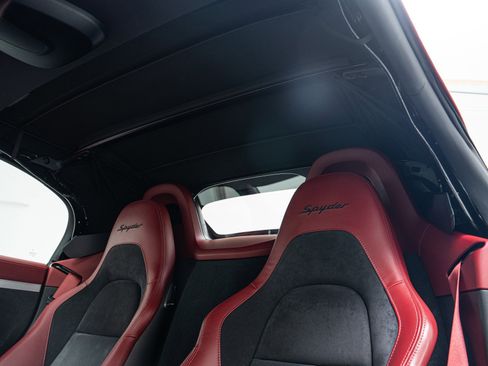 Used 2021 Porsche 718 Boxster Spyder RWD image 42