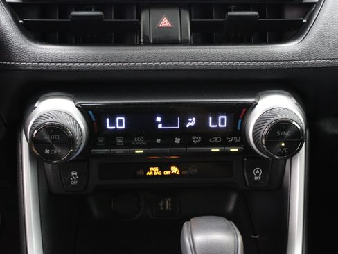 Used 2025 Toyota RAV4 XLE FWD image 20