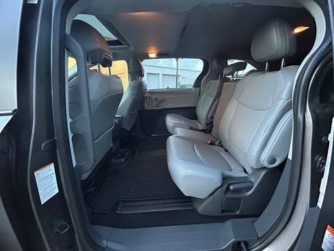 Used 2024 Toyota Sienna XLE image 33