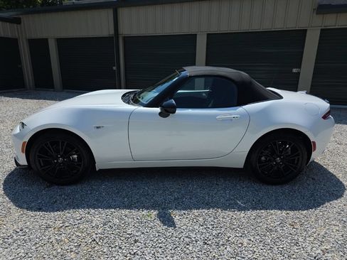 Certified 2024 MAZDA MX-5 Miata Club RWD image 3