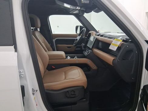 New 2026 Land Rover Defender 110 X-Dynamic SE image 31