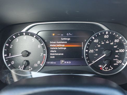 Used 2024 Nissan Frontier SV image 24