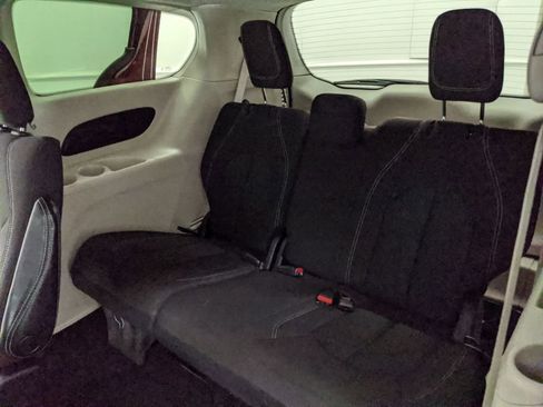 Used 2023 Chrysler Voyager LX FWD image 19