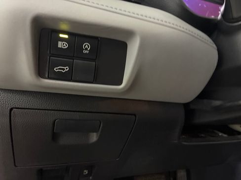 Used 2023 Toyota Highlander LE AWD/4WD image 20