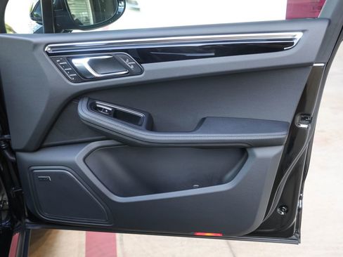 New 2025 Porsche Macan image 35