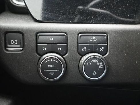 Used 2024 Chevrolet Silverado 2500 LT AWD/4WD image 20