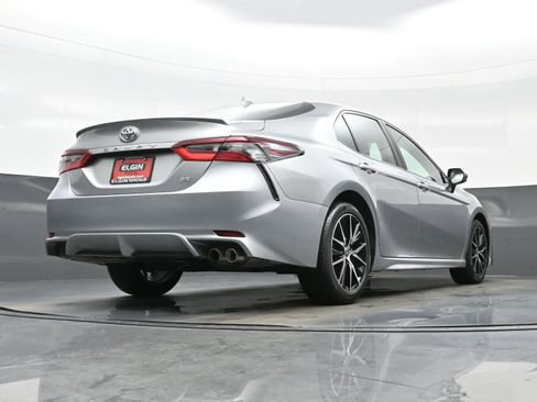 Used 2024 Toyota Camry SE image 30