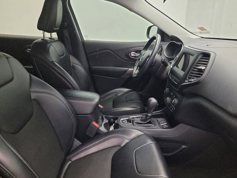 Used 2019 Jeep Cherokee Latitude Plus image 21