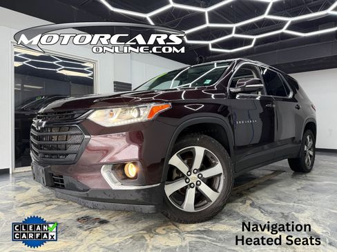 Used 2020 Chevrolet Traverse LT image 1