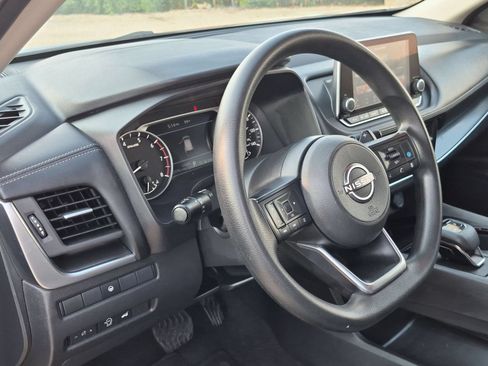 Used 2024 Nissan Rogue SV FWD image 11
