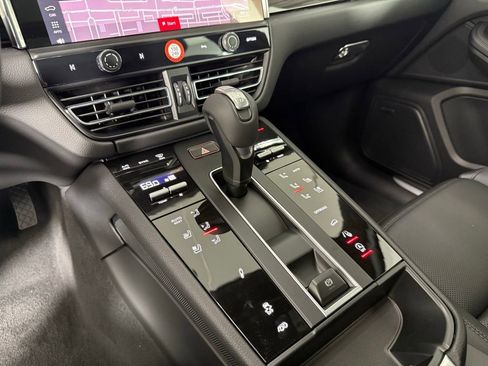 New 2025 Porsche Macan S image 34