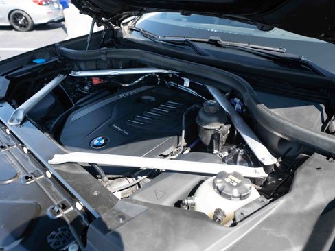 Used 2021 BMW X5 xDrive40i w/ M Sport Package AWD/4WD image 34