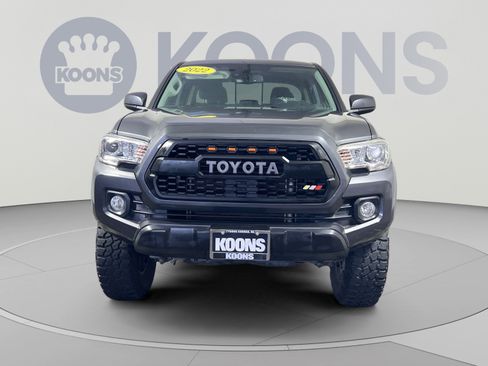 Used 2022 Toyota Tacoma SR5 AWD/4WD image 11