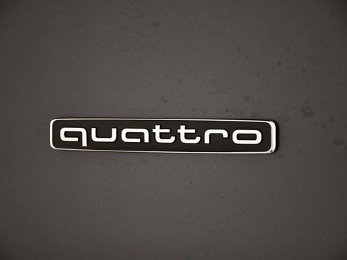 Used 2025 Audi Q5 Premium w/ Convenience Package image 10