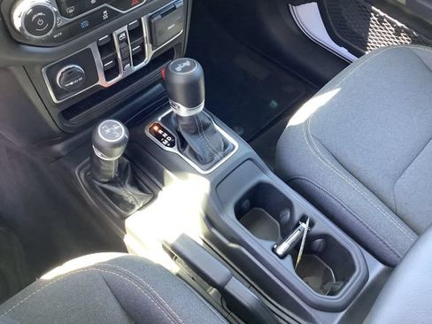 Used 2025 Jeep Wrangler Unlimited Sahara AWD/4WD image 18