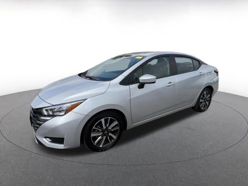 Used 2025 Nissan Versa SV FWD image 8