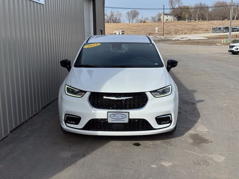 Used 2025 Chrysler Pacifica Select FWD image 3