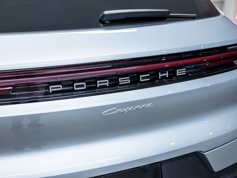 Certified 2025 Porsche Cayenne image 22