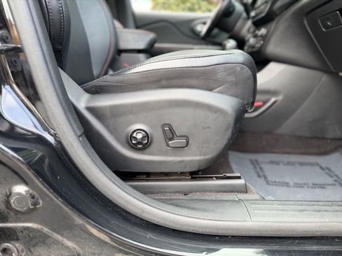 Used 2019 Jeep Cherokee Trailhawk image 36