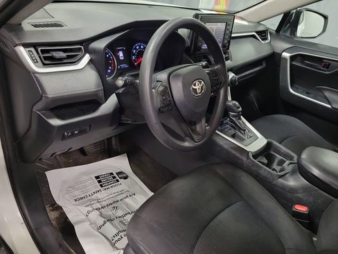 Used 2021 Toyota RAV4 LE AWD/4WD image 13