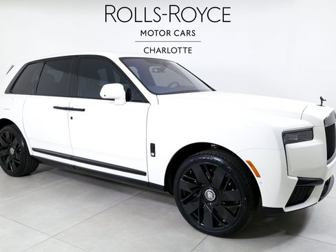 Used 2026 Rolls-Royce Cullinan AWD/4WD image 5