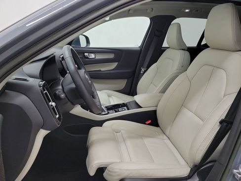 Certified 2023 Volvo XC40 B5 Ultimate w/ Climate Package image 18