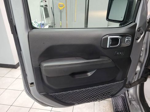 Used 2021 Jeep Wrangler Unlimited Sahara image 32