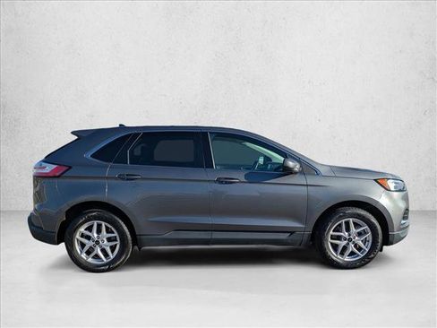 Used 2023 Ford Edge SEL image 4