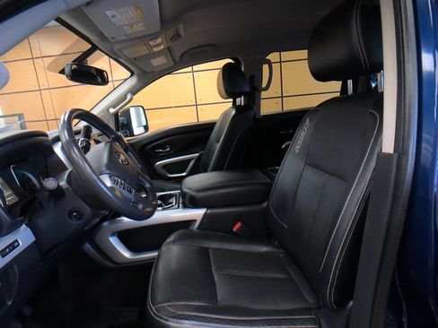 Used 2018 Nissan Titan PRO-4X w/ Pro-4x Convenience Package AWD/4WD image 10