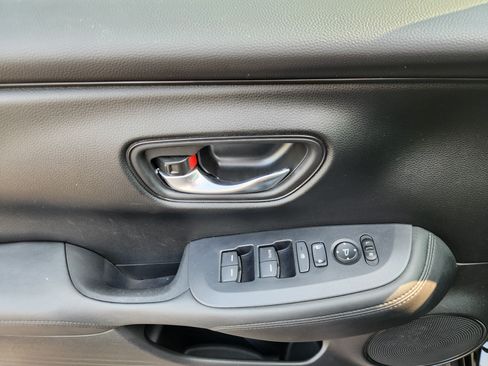 Certified 2024 Honda HR-V LX image 16