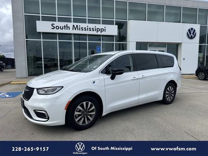 Used 2024 Chrysler Pacifica Limited