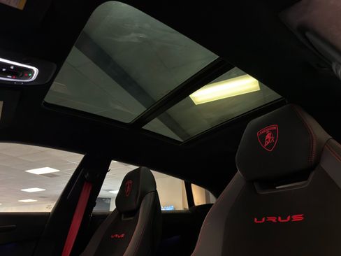 Used 2023 Lamborghini Urus Performante AWD/4WD image 33