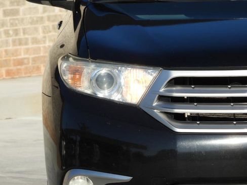 Used 2011 Toyota Highlander Limited w/ Tow Pkg FWD image 29