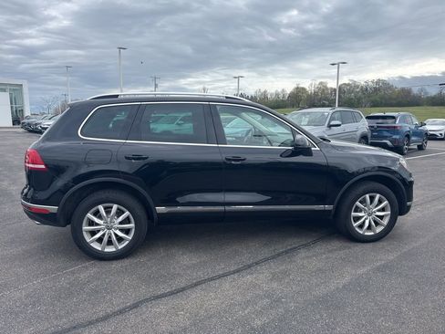Used 2017 Volkswagen Touareg Sport AWD/4WD image 8