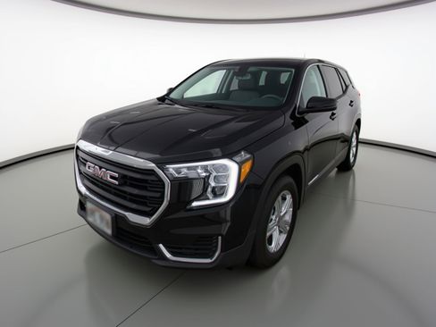 Used 2024 GMC Terrain SLE image 3