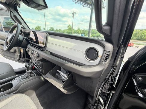 Used 2024 Jeep Wrangler Unlimited w/ Convenience Group AWD/4WD image 46