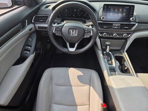 Used 2018 Honda Accord Touring image 4