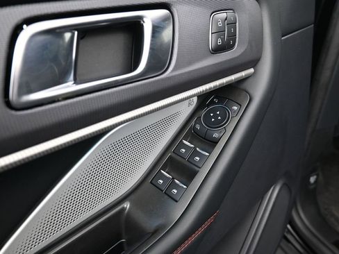 Used 2025 Ford Explorer ST image 18