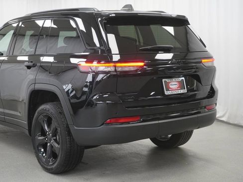 Used 2023 Jeep Grand Cherokee Altitude image 13
