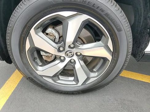 Used 2023 Toyota RAV4 SE image 7