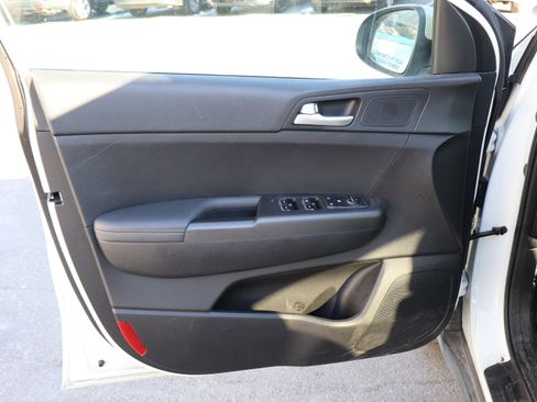 Used 2020 Kia Sportage LX image 20