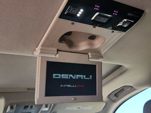 Used 2019 GMC Yukon XL Denali w/ Denali Ultimate Package AWD/4WD image 12